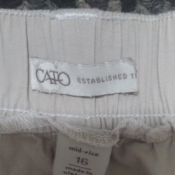 Cato Cream Capris Pants​​ - Picture 3 of 4